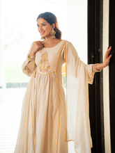 Off White Cotton Kurta Set With Embroidery